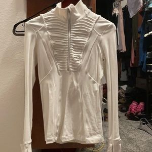 lululemon zip up top. form fitting